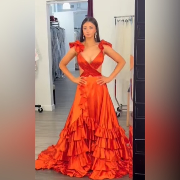 Sherri Hill brand new 2024 “It Dress of the Season”. 000 Burnt Orange - Picture 1 of 4